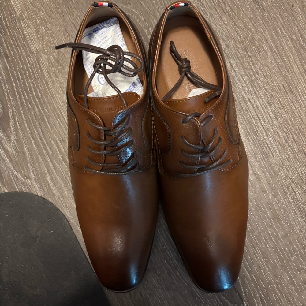 Tommy Hilfiger Men's Tan Leather Oxfords